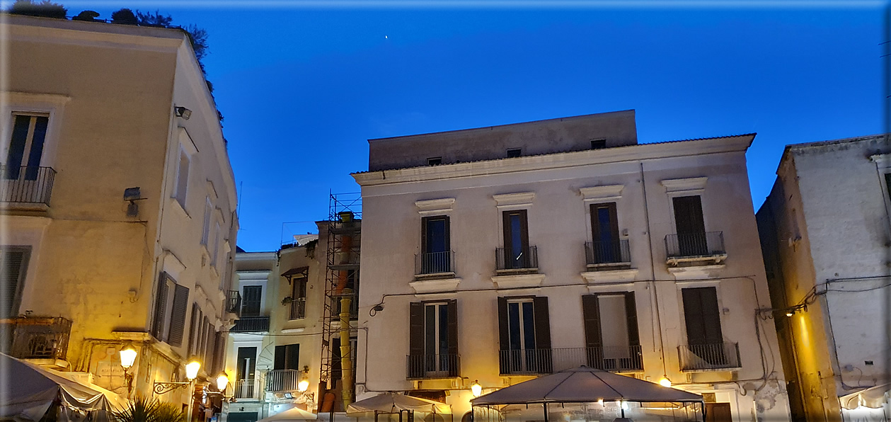 foto Bari di notte